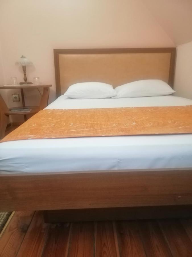 Gostiniy Dvor Non-Stop Hotel Kherson Exterior photo