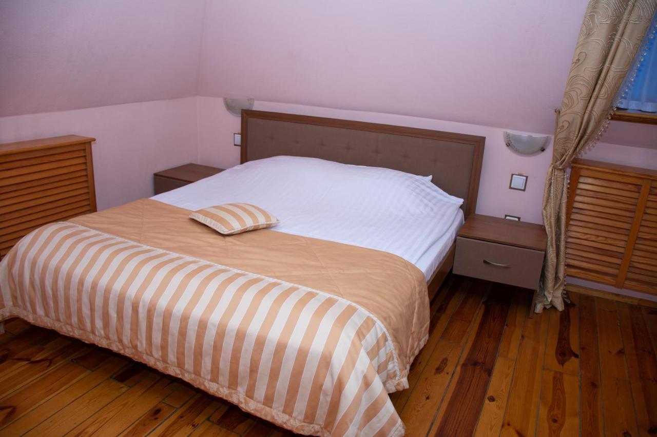 Gostiniy Dvor Non-Stop Hotel Kherson Exterior photo