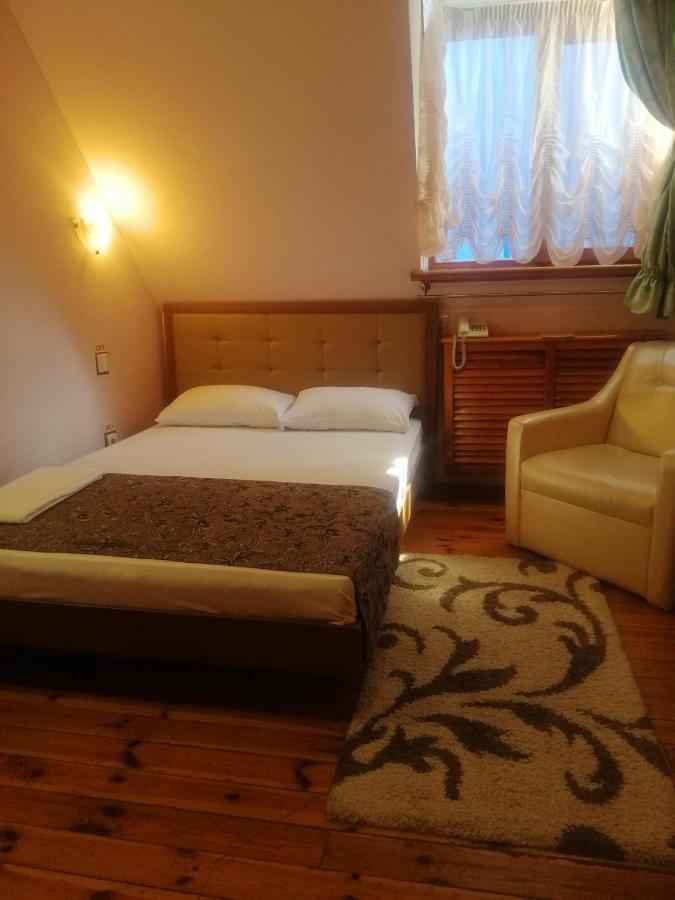Gostiniy Dvor Non-Stop Hotel Kherson Exterior photo