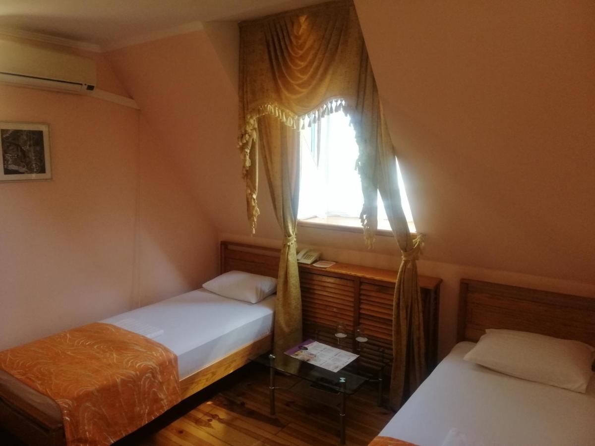 Gostiniy Dvor Non-Stop Hotel Kherson Exterior photo