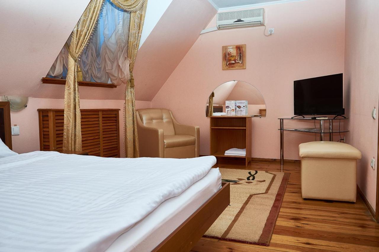 Gostiniy Dvor Non-Stop Hotel Kherson Exterior photo